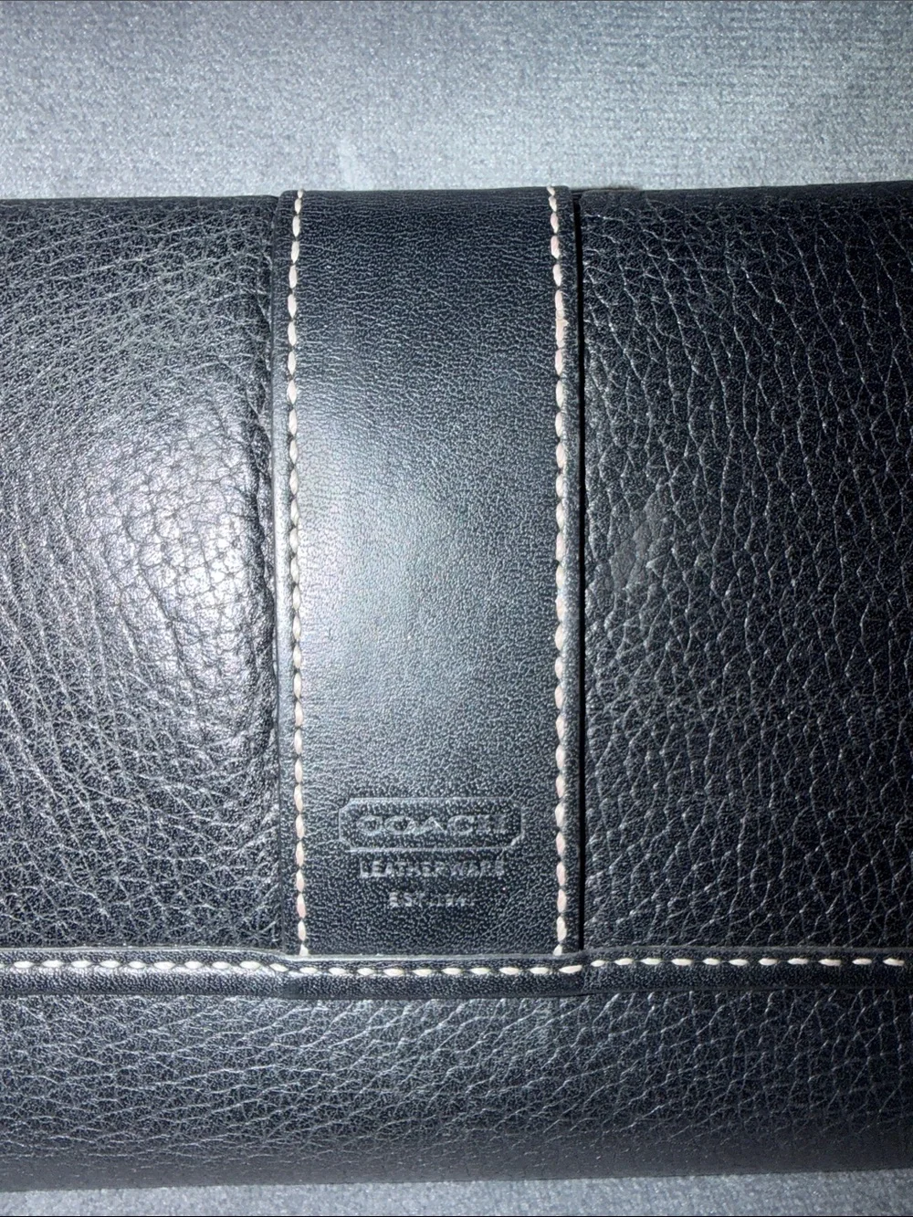 Coach Hampton Leather Trifold Wallet with Contrast Stitching